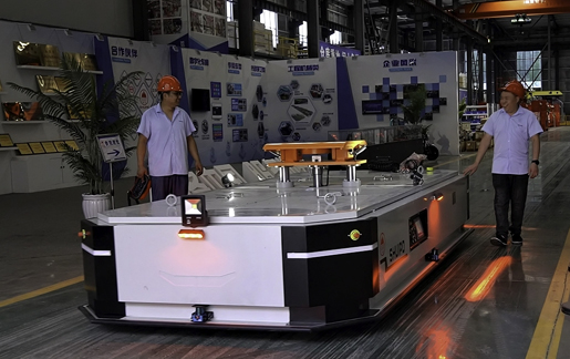 30T 牽引 AGV 在物流行業(yè)優(yōu)勢顯著，具備強大負載、精準導航、自動化作業(yè)、適應復雜環(huán)境、節(jié)省人力、便于集成以及安全性能突出等優(yōu)勢，助力物流高效運作。